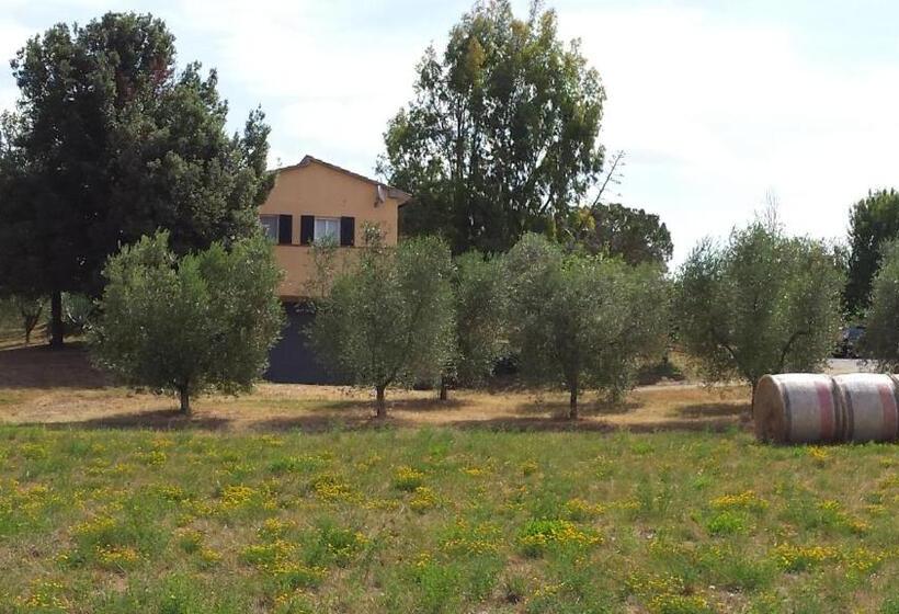 هتل Agriturismo Podere La Cascata