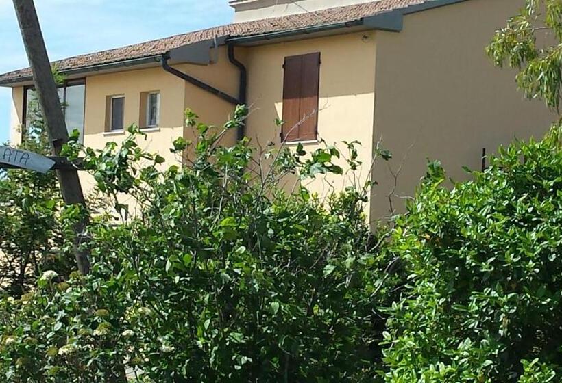 هتل Agriturismo Podere La Cascata