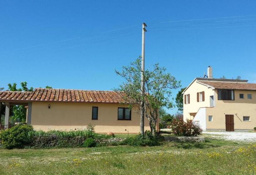 هتل Agriturismo Podere La Cascata