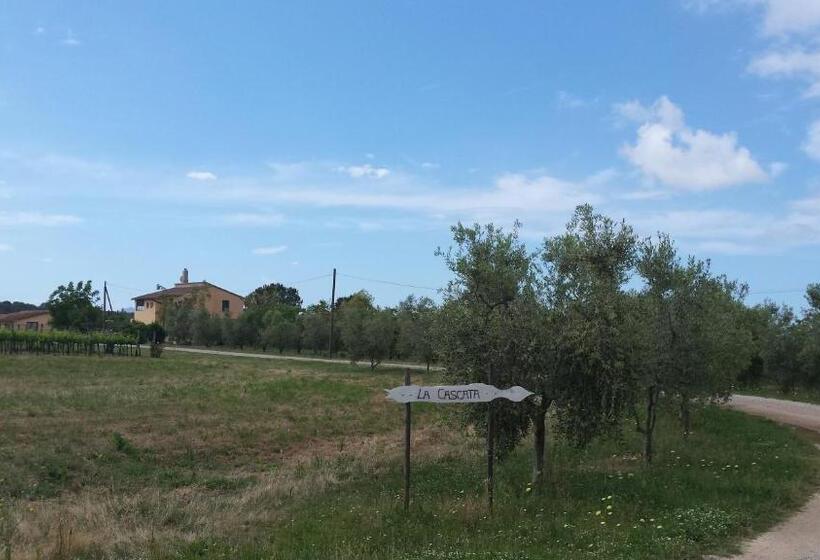 هتل Agriturismo Podere La Cascata