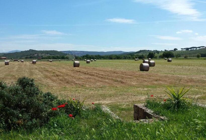 هتل Agriturismo Podere La Cascata