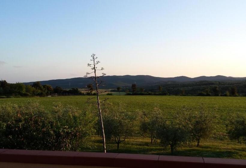 هتل Agriturismo Podere La Cascata