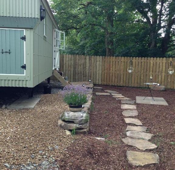 酒店 Posh Huts Farmstay