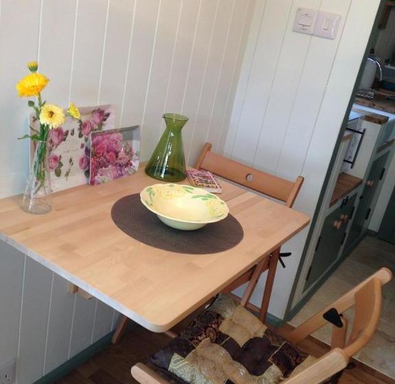 酒店 Posh Huts Farmstay