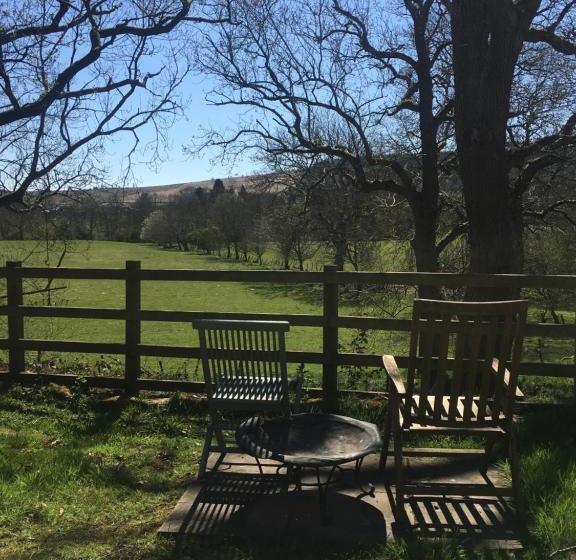 酒店 Posh Huts Farmstay