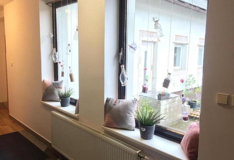 膳宿费 Penzion Eden Turnov