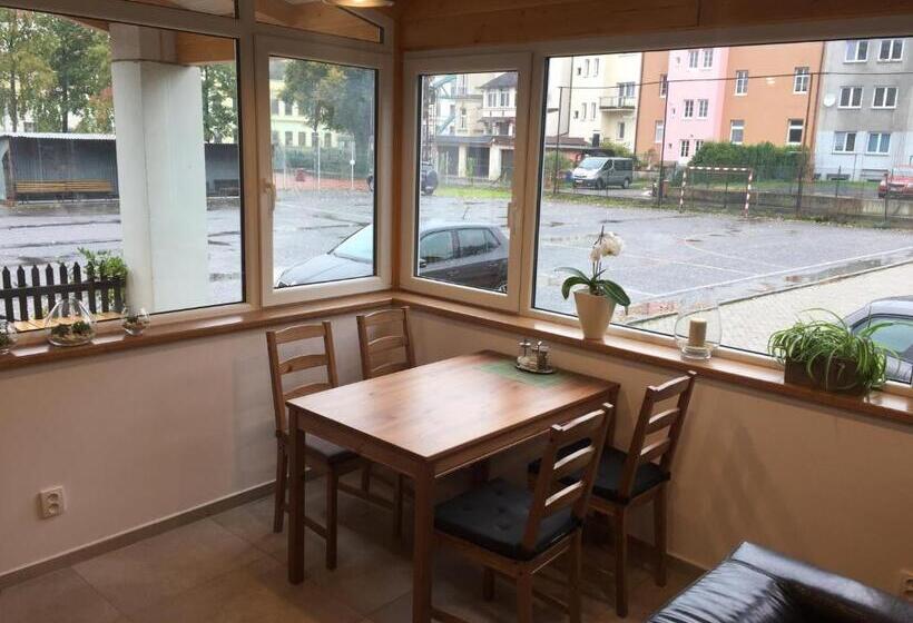 膳宿费 Penzion Eden Turnov