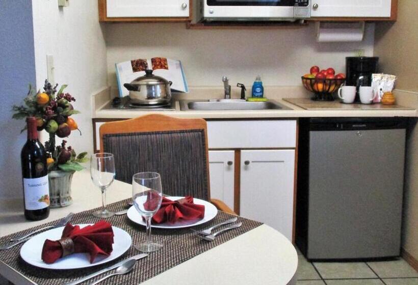 Turning Leaf Townhome Suites