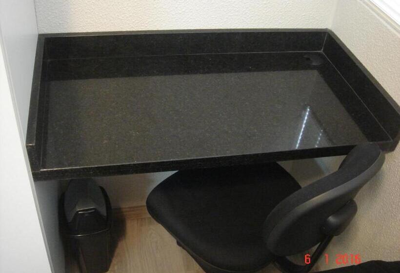 Wall Street Flat Service