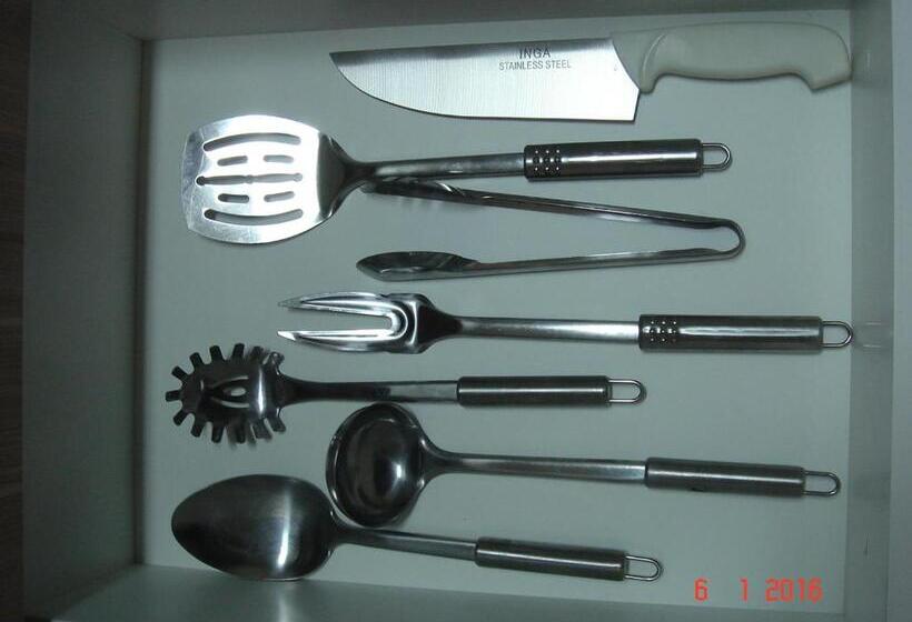 Wall Street Flat Service