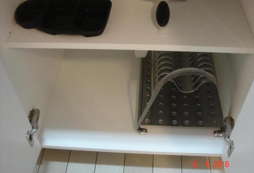 Wall Street Flat Service