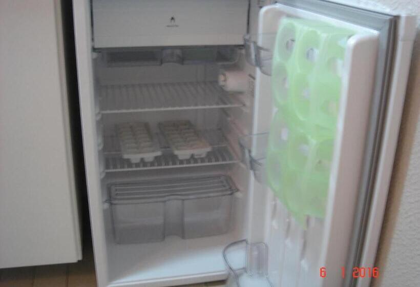 Wall Street Flat Service