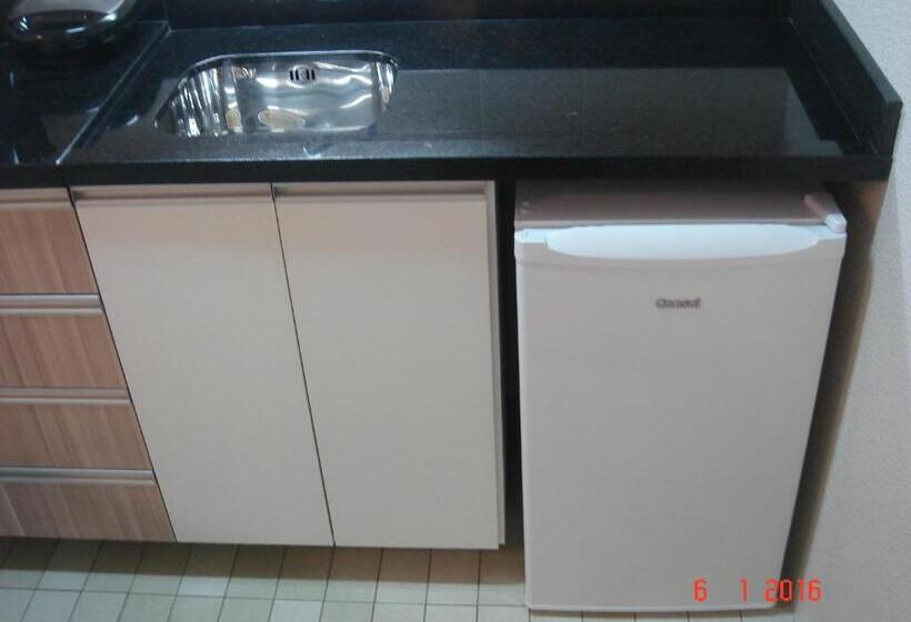 Wall Street Flat Service