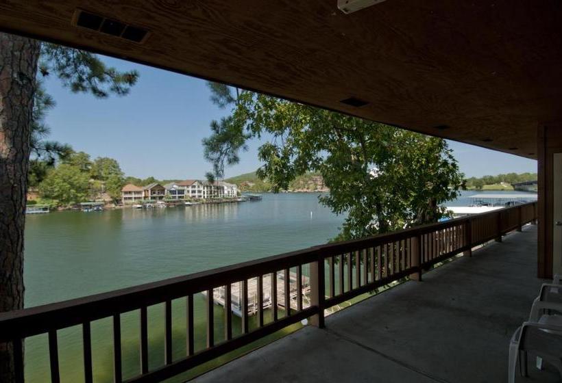 فندق صغير Country Inn Lake Resort