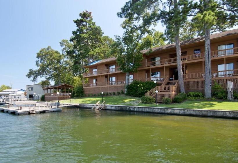 فندق صغير Country Inn Lake Resort