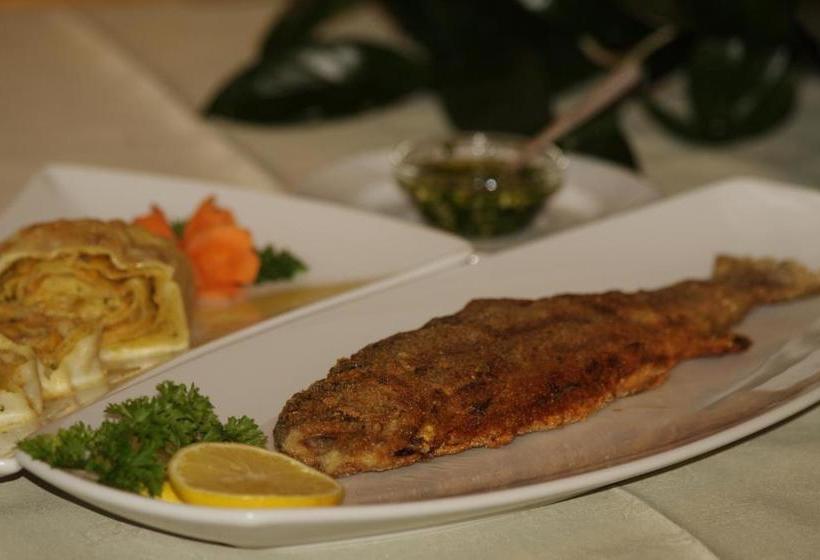 هاستل Guest House And Museum Firšt