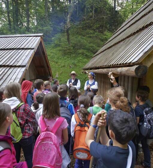 هاستل Guest House And Museum Firšt