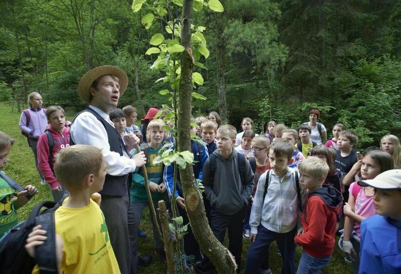 هاستل Guest House And Museum Firšt