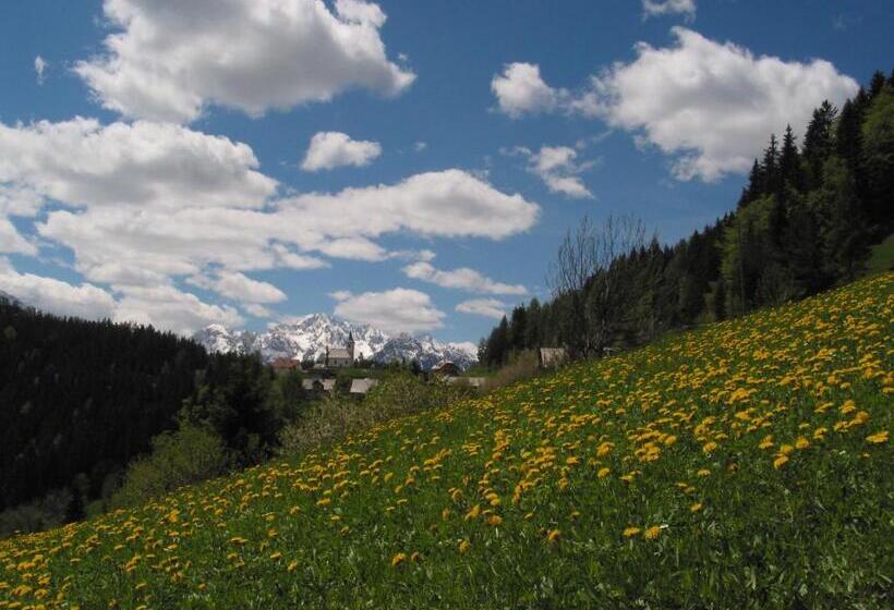 هاستل Guest House And Museum Firšt