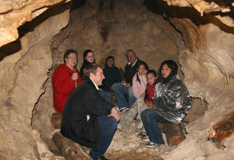 هاستل Guest House And Museum Firšt