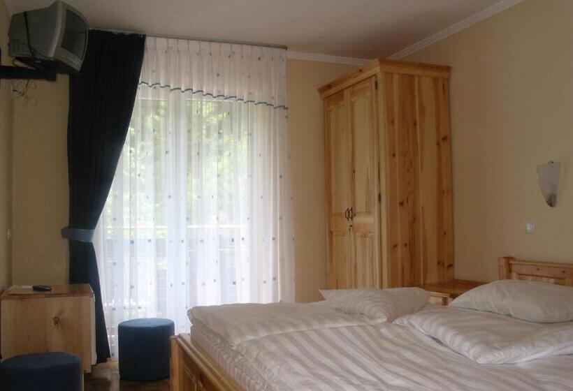 هاستل Guest House And Museum Firšt