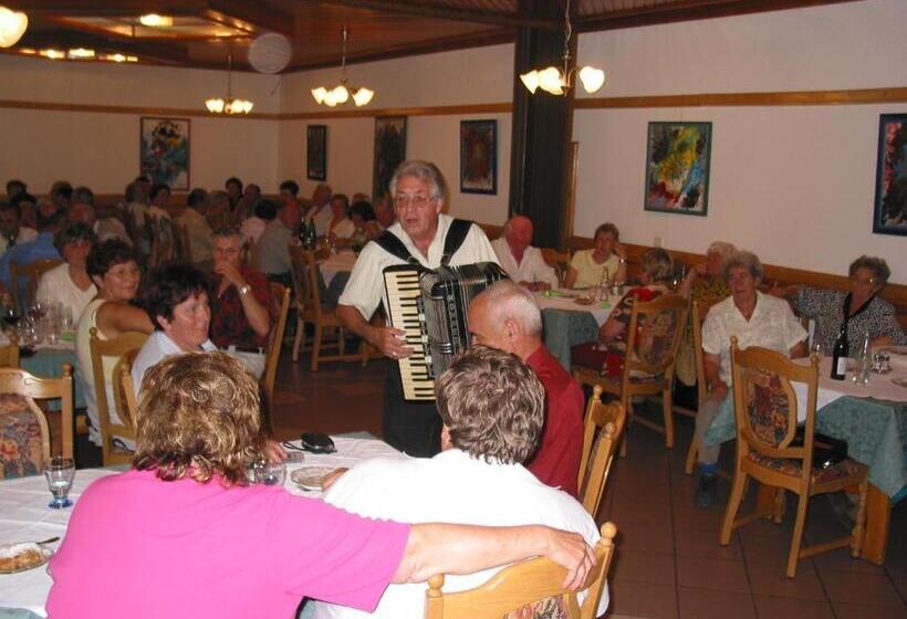 هاستل Guest House And Museum Firšt