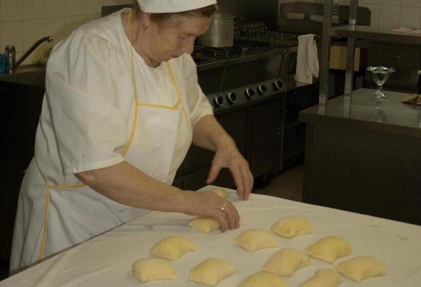 هاستل Guest House And Museum Firšt