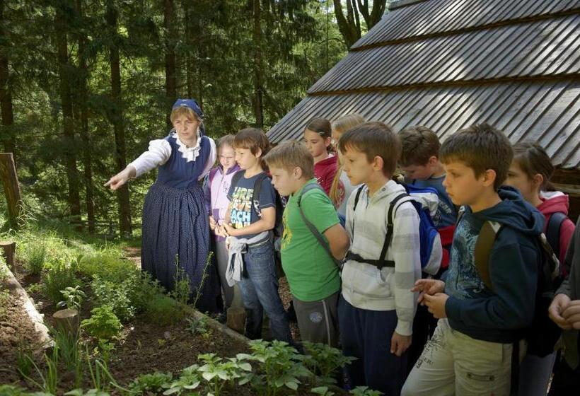 هاستل Guest House And Museum Firšt