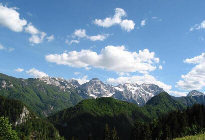 هاستل Guest House And Museum Firšt