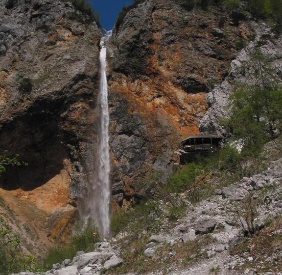 هاستل Guest House And Museum Firšt