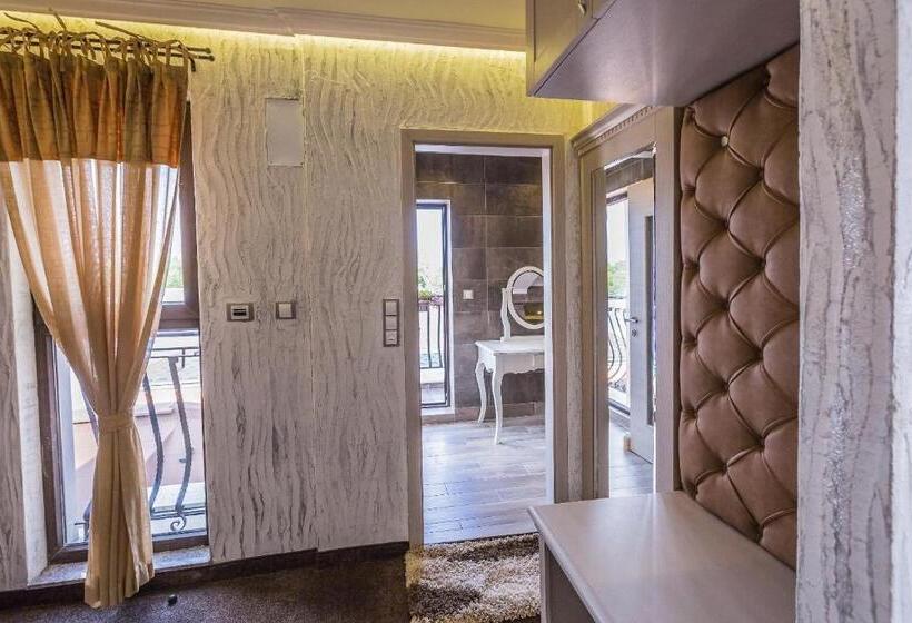 펜션 8 1/2 Art Guest House