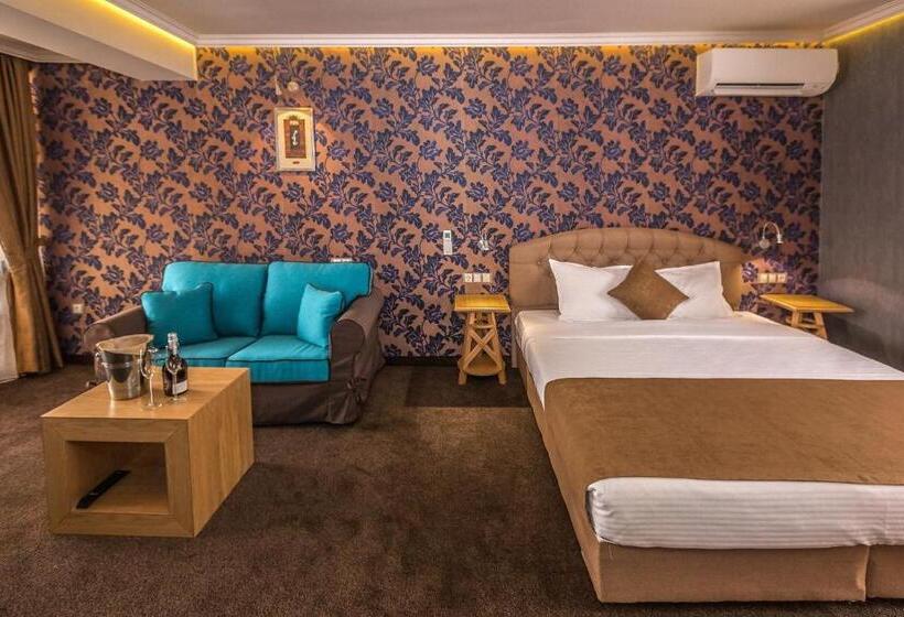 펜션 8 1/2 Art Guest House