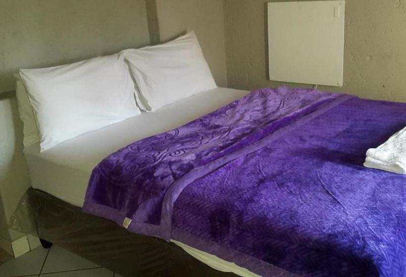 بنسيون Monarchy Guest House