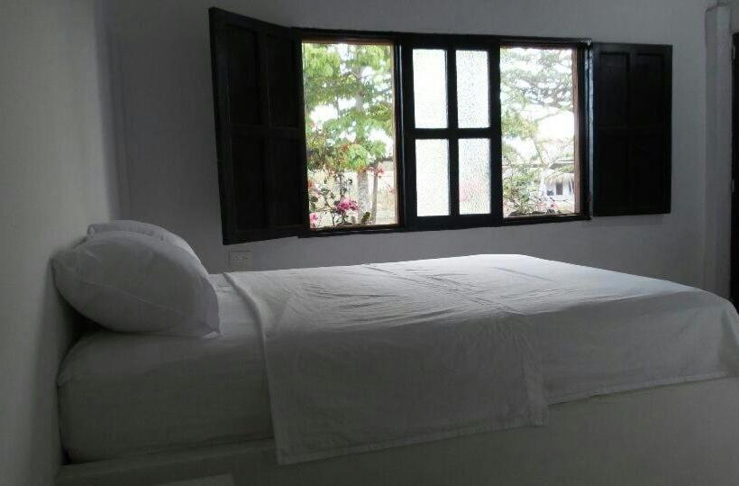 پانسیون Palomino Breeze Hostal