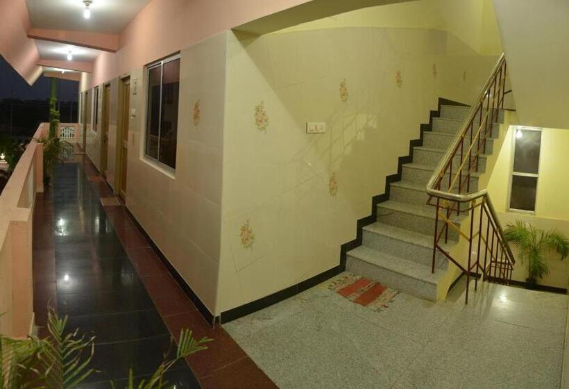 פנסיון Siva Residency