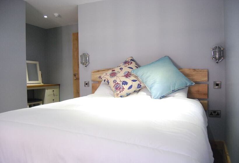 膳宿费 The Feathers