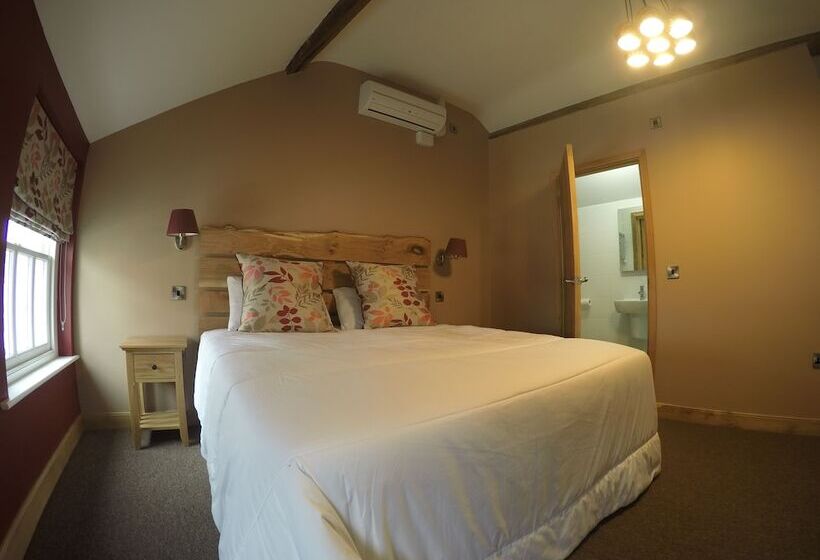 Пансион The Feathers