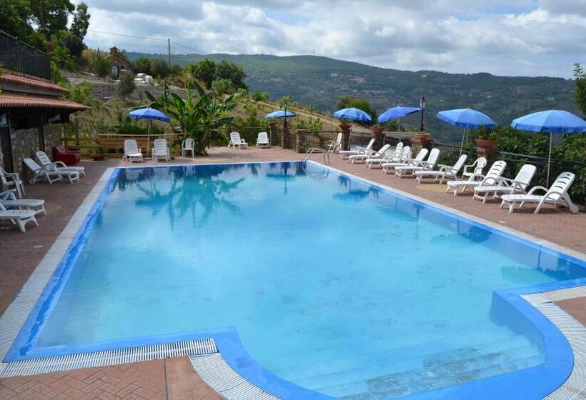 ホテル Il Falco Del Cilento