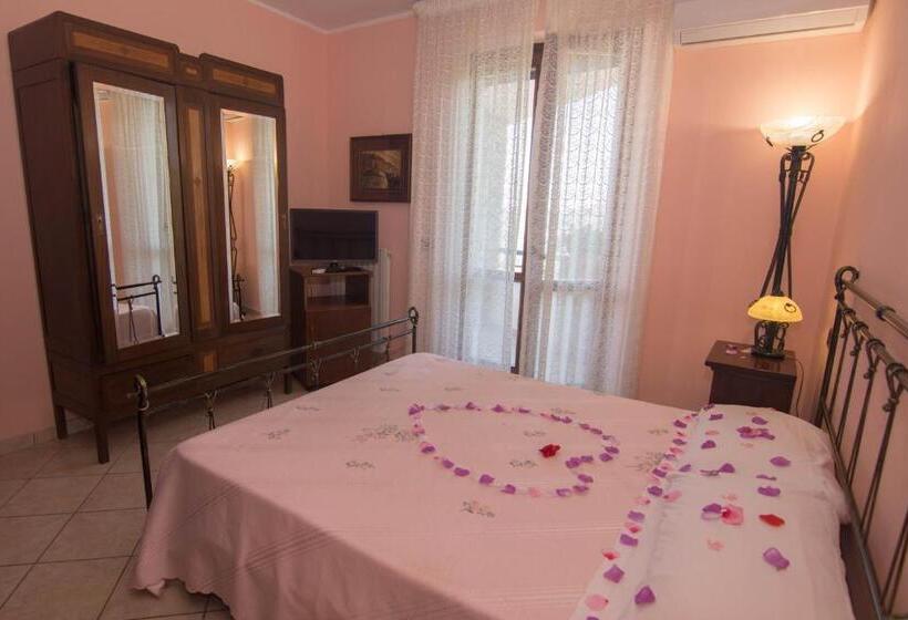 ホテル Il Falco Del Cilento