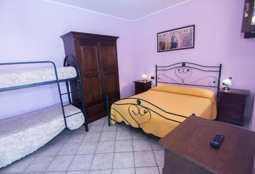 בית מלון כפרי Il Falco Del Cilento