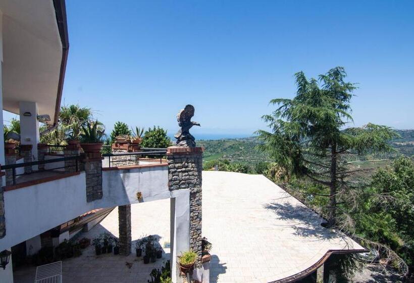 ホテル Il Falco Del Cilento