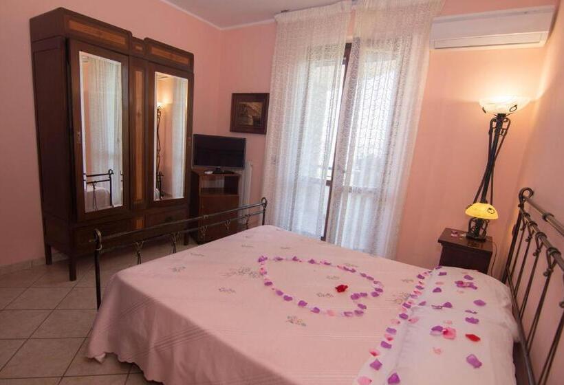 בית מלון כפרי Il Falco Del Cilento