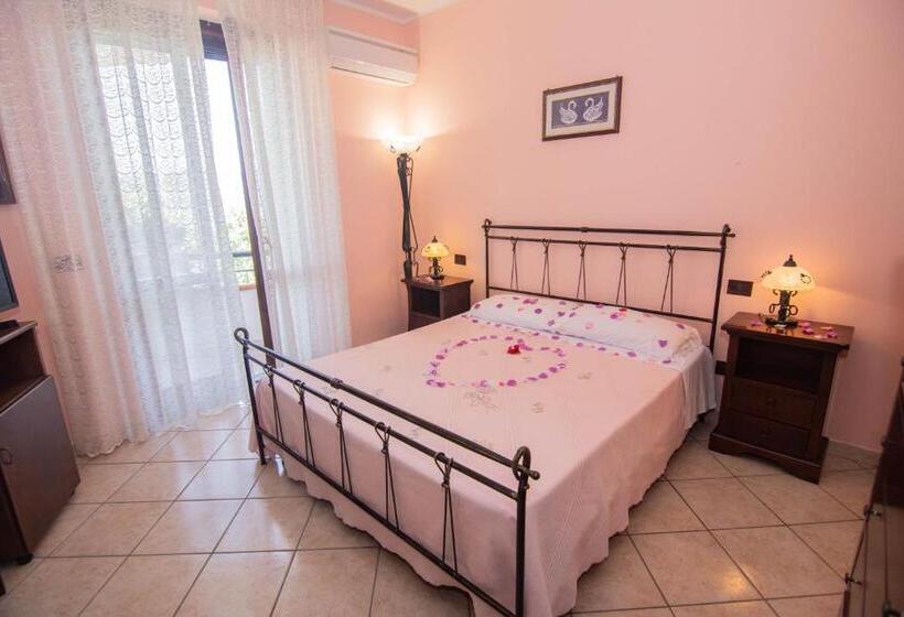 ホテル Il Falco Del Cilento