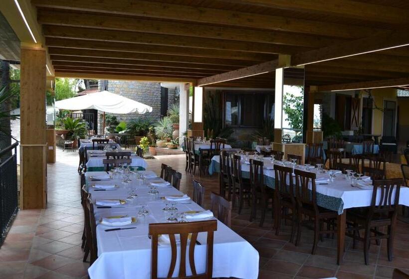 בית מלון כפרי Il Falco Del Cilento