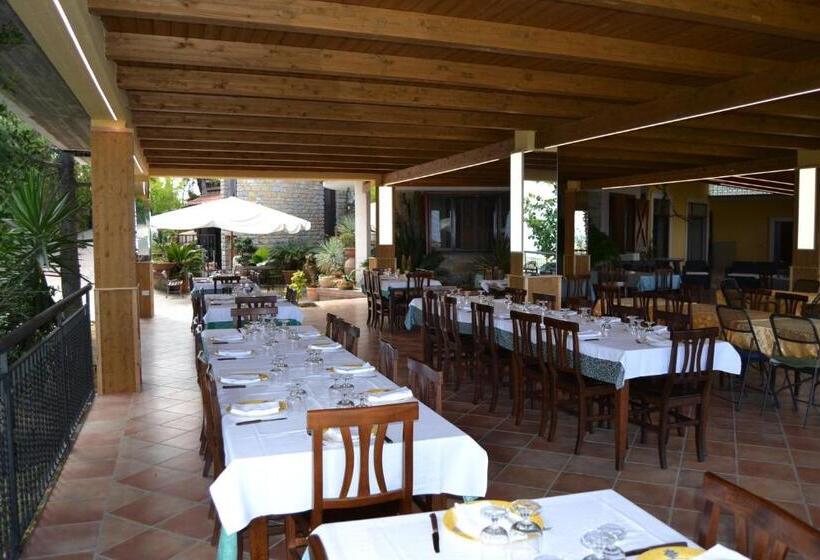 בית מלון כפרי Il Falco Del Cilento