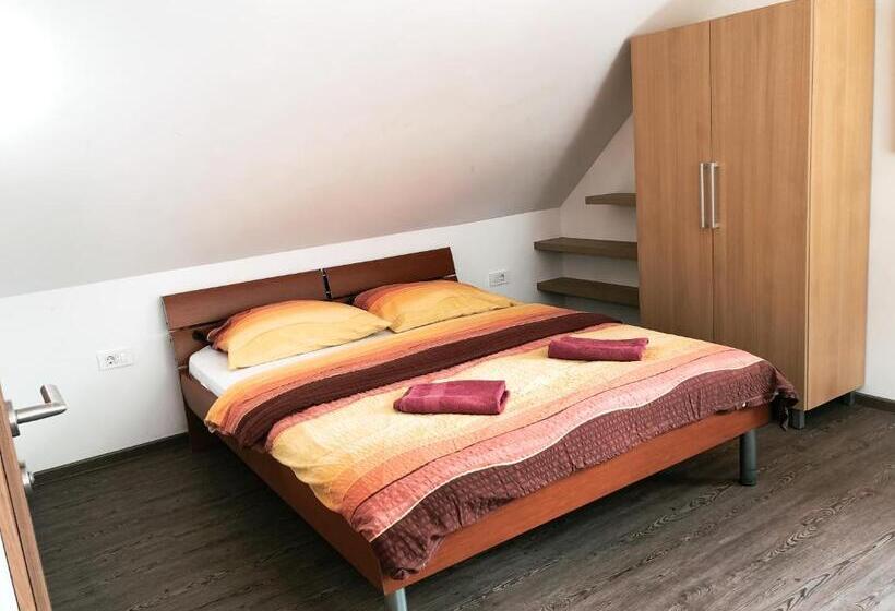 پانسیون Apartment And Rooms Maraton