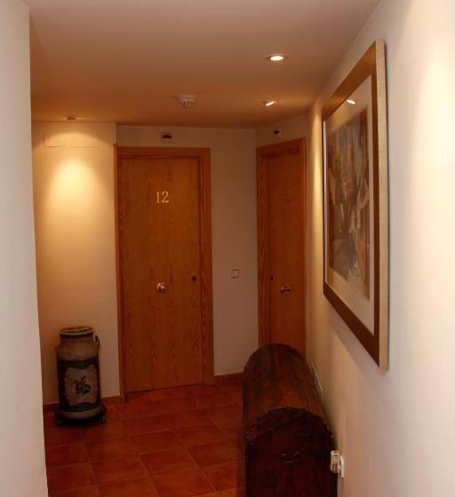 ペンション Hostal La Granja