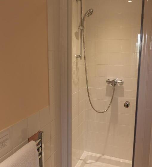 بنسيون Strathallan Guest House