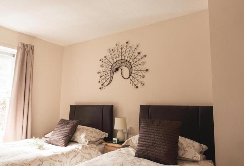 بنسيون Strathallan Guest House