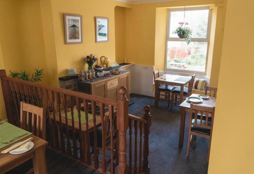 بنسيون Strathallan Guest House